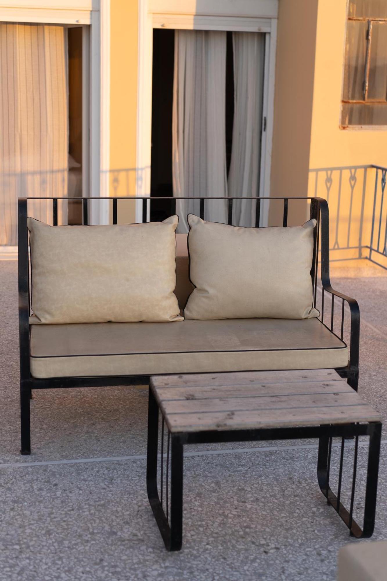 Central Mytilene City-View Apartment For 7 Zewnętrze zdjęcie