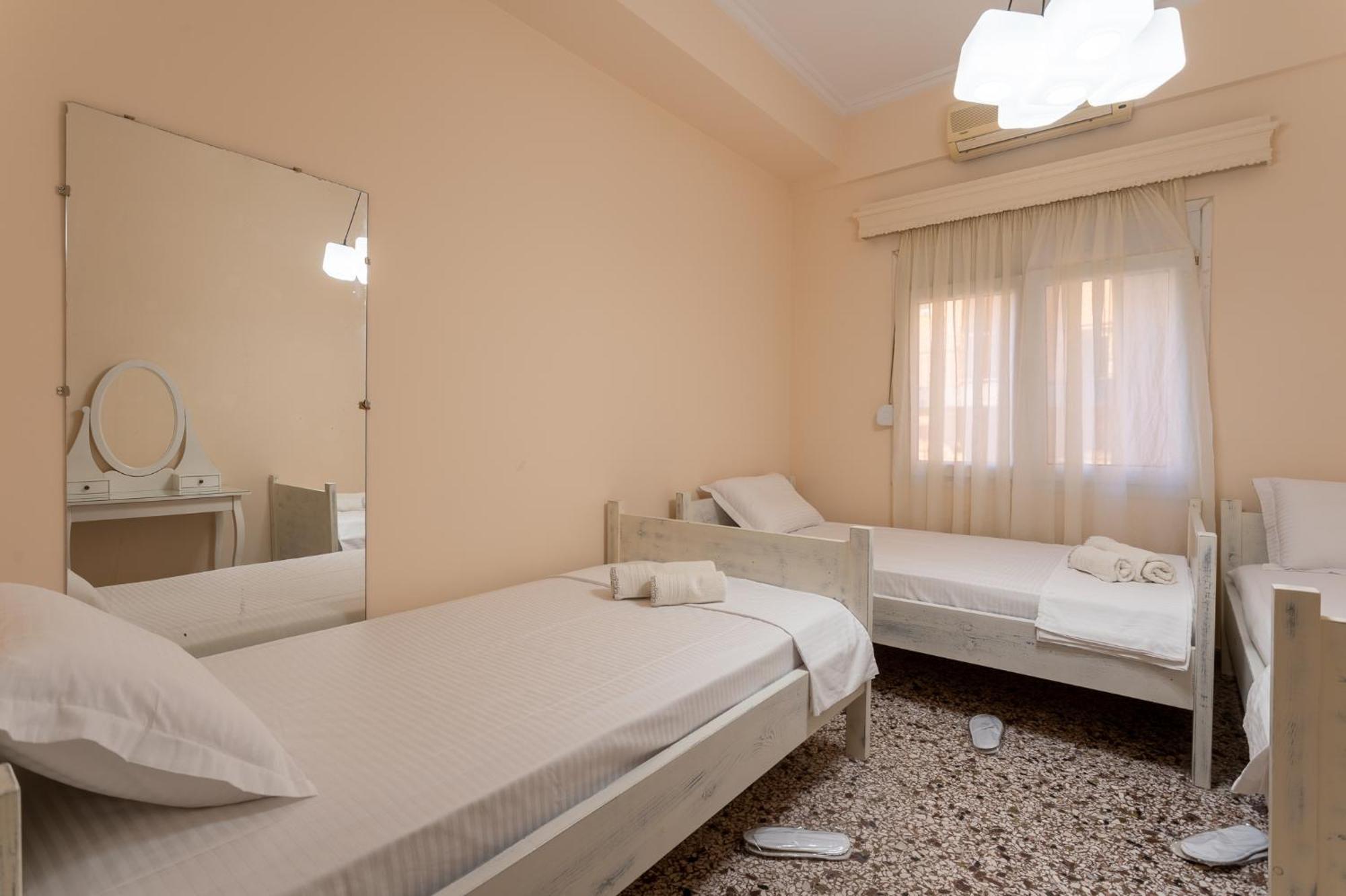 Central Mytilene City-View Apartment For 7 Zewnętrze zdjęcie
