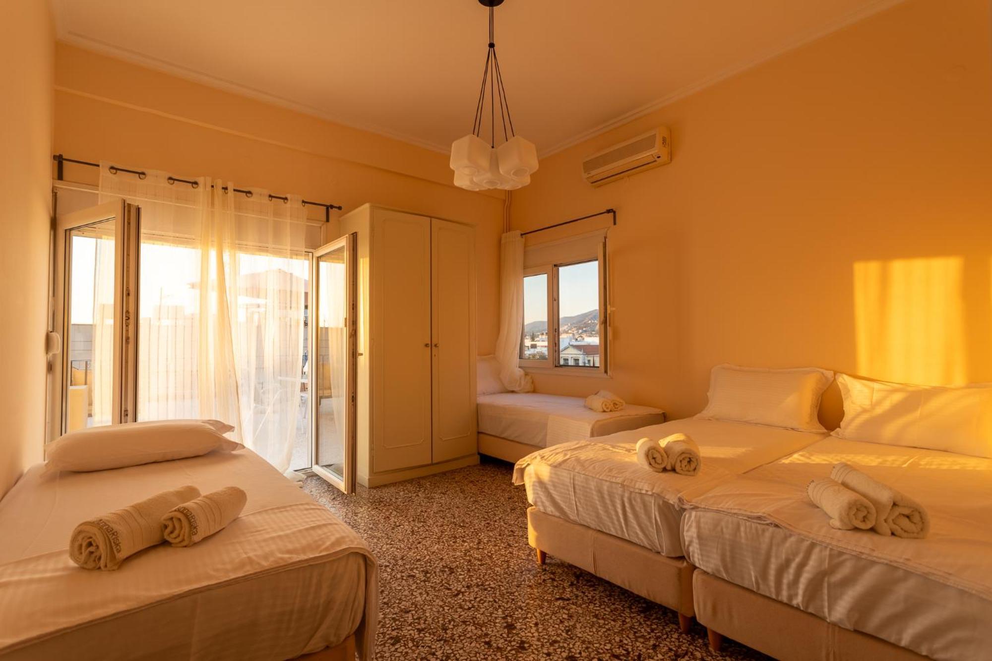 Central Mytilene City-View Apartment For 7 Zewnętrze zdjęcie