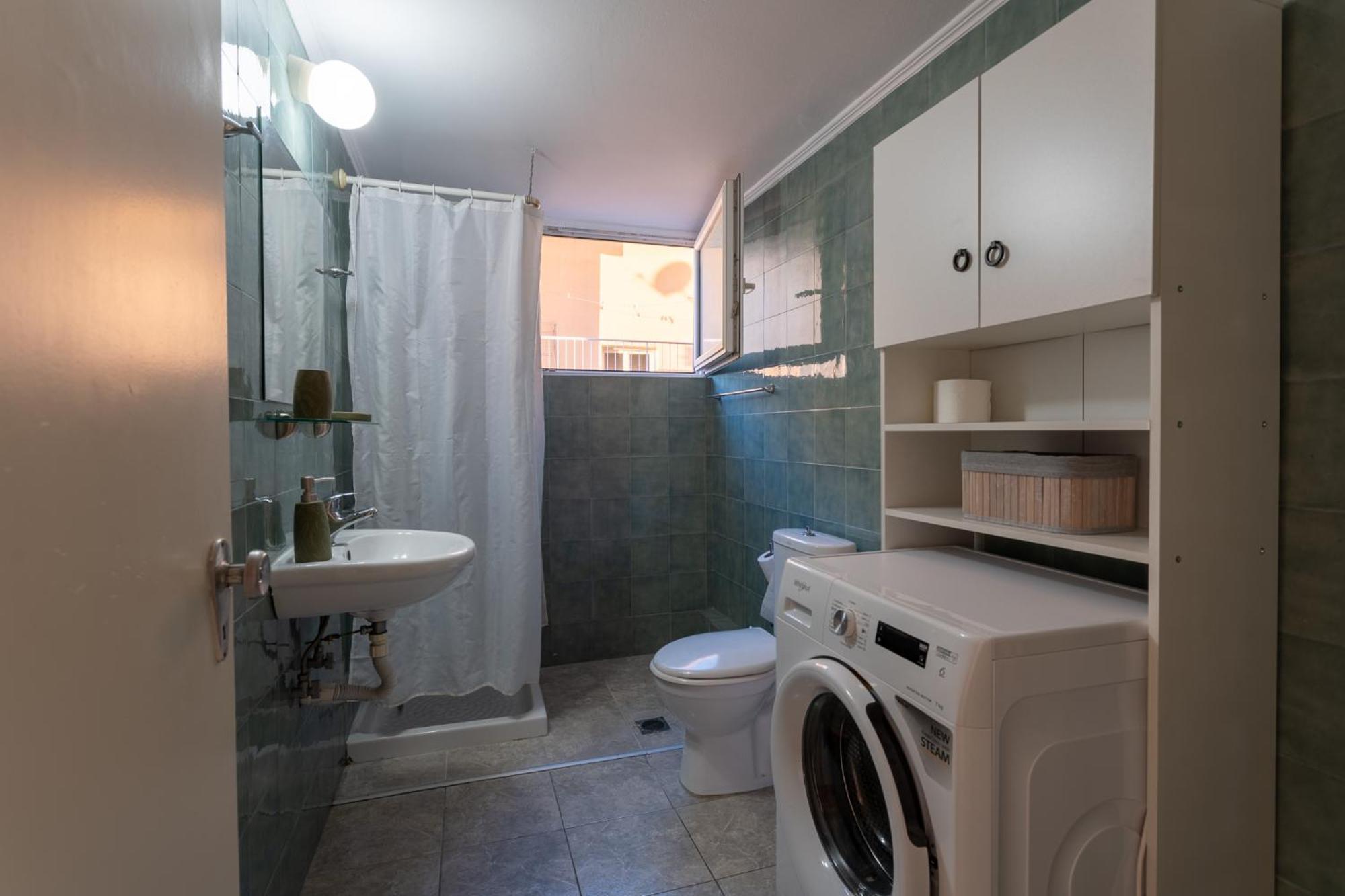 Central Mytilene City-View Apartment For 7 Zewnętrze zdjęcie
